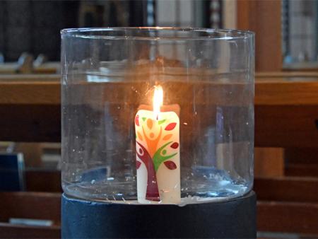 Friedenslicht in der Kirche St. Maria